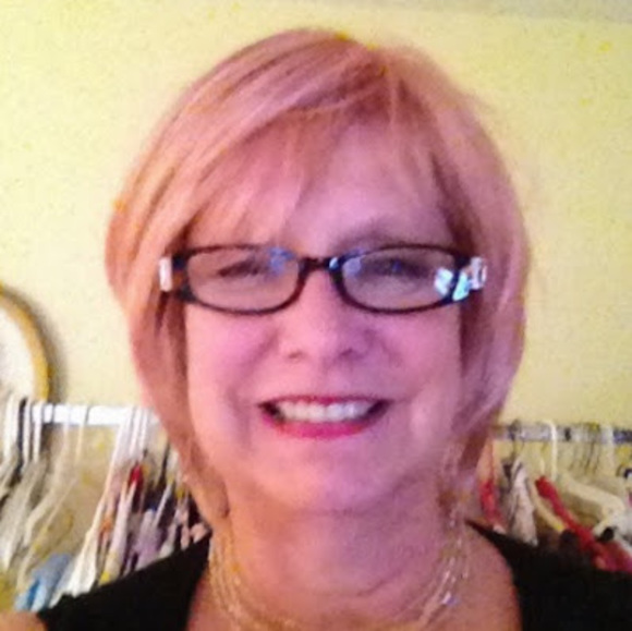 Meet your Posher, Deb - Picture 1 of 1